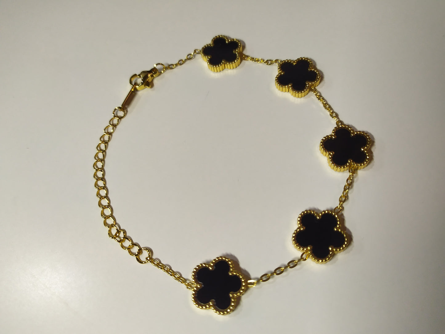 Pulsera trebol de cinco hojas negro - additional image 3